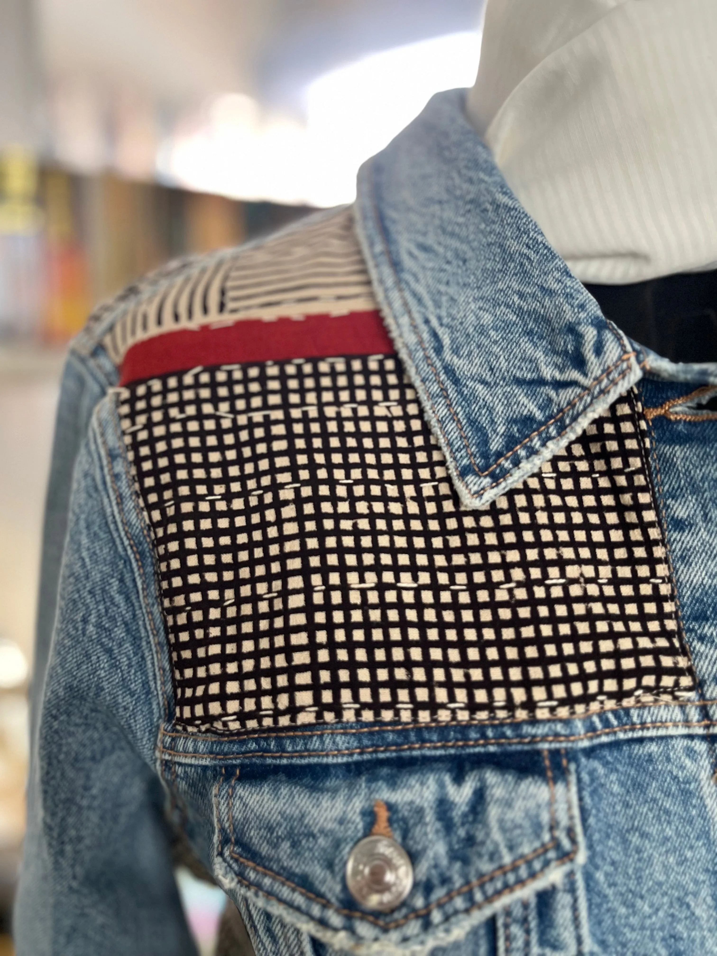 DENIM SHIRT JACKET - SIZE MED - LARGE