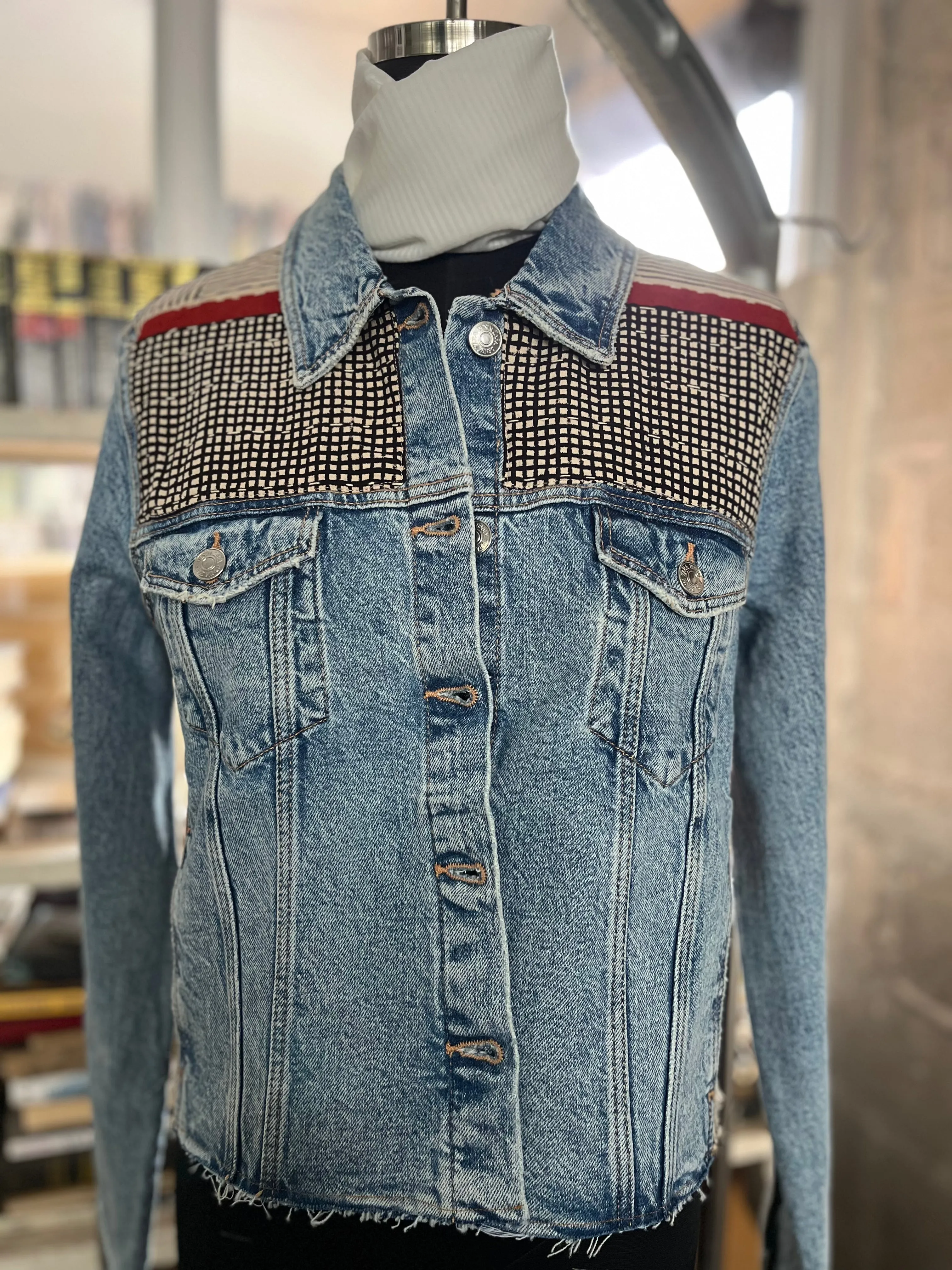 DENIM SHIRT JACKET - SIZE MED - LARGE