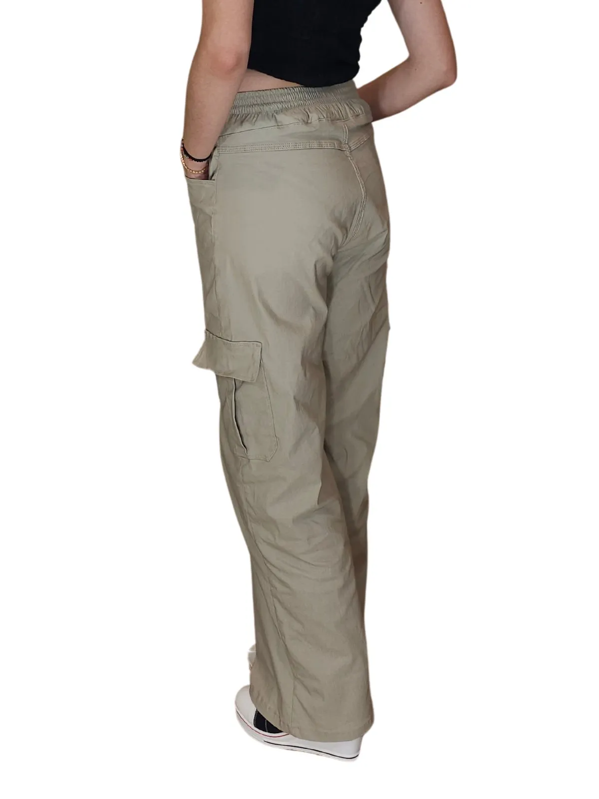 Khaki Oversized Cargo Pants – Stretchable & Trendy
